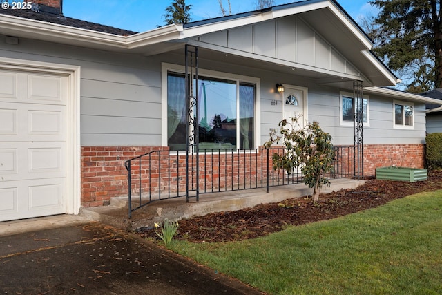 ranch-style house with brick siding and a porch