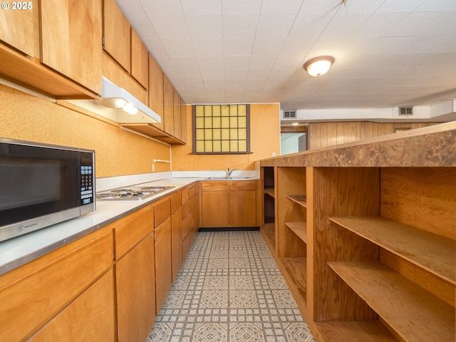 kitchen featuring visible vents, open shelves, under cabinet range hood, stainless steel appliances, and light countertops