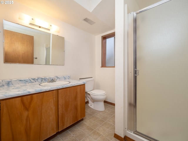 full bathroom featuring visible vents, vanity, a shower stall, and toilet