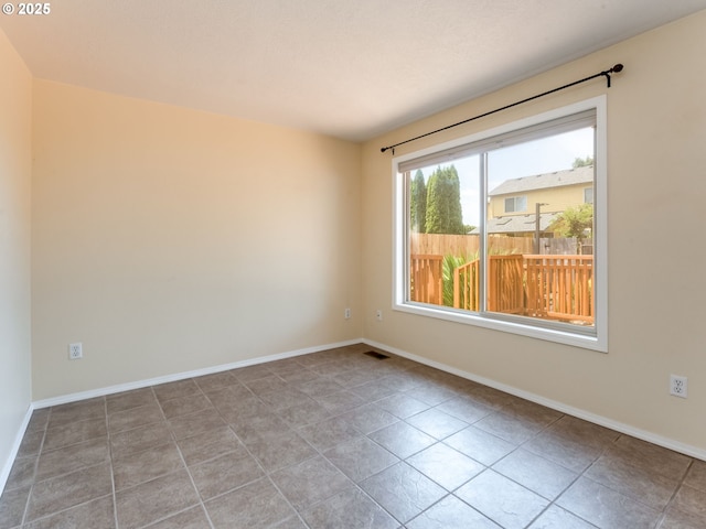 651 SW Westview Dr, Mcminnville, OR 97128 - tiled spare room featuring baseboards