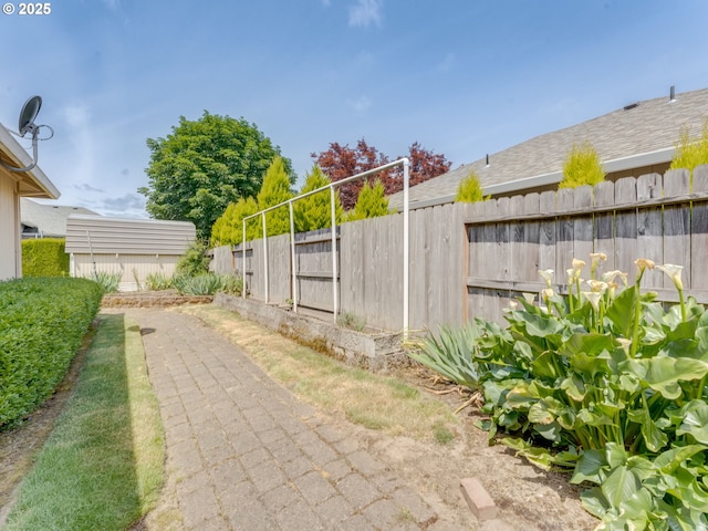 651 SW Westview Dr, Mcminnville, OR 97128 - fenced backyard featuring a patio