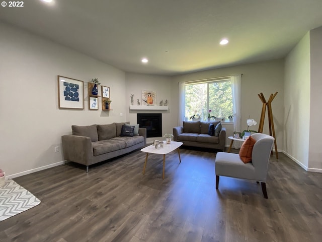 9537 SW 171st Ave, Beaverton, OR 97007 - living area featuring recessed lighting, dark wood-type flooring, baseboards, and a glass covered fireplace