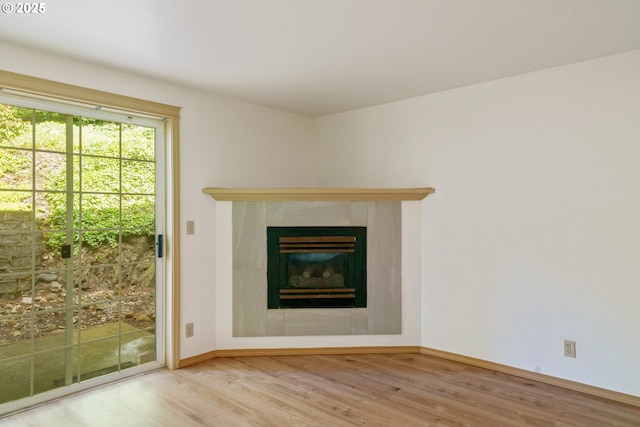 4001 12th St Cut Off SE Unit 18, Salem, OR 97302 - unfurnished living room featuring wood finished floors, baseboards, and a tiled fireplace