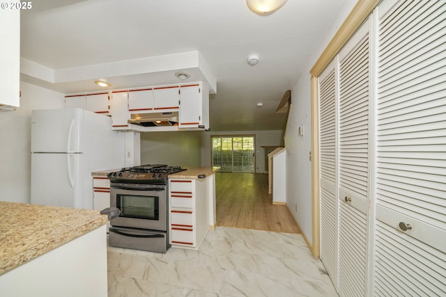 4001 12th St Cut Off SE Unit 18, Salem, OR 97302 - kitchen featuring stainless steel range with gas cooktop, under cabinet range hood, light marble finish floors, light countertops, and freestanding refrigerator