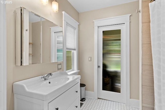 165 15th St, Salem, OR 97301 - full bath with vanity and plenty of natural light