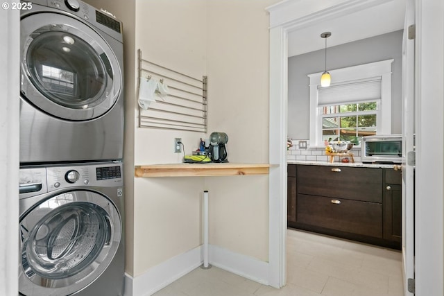 165 15th St, Salem, OR 97301 - laundry room featuring stacked washing machine and dryer and baseboards