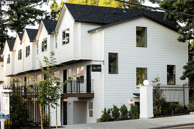 1669 SE Sherrett St, Portland, OR 97202 - view of front facade featuring roof with shingles