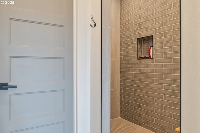 248 Curtis Dr, Longview, WA 98632 - bathroom featuring tiled shower