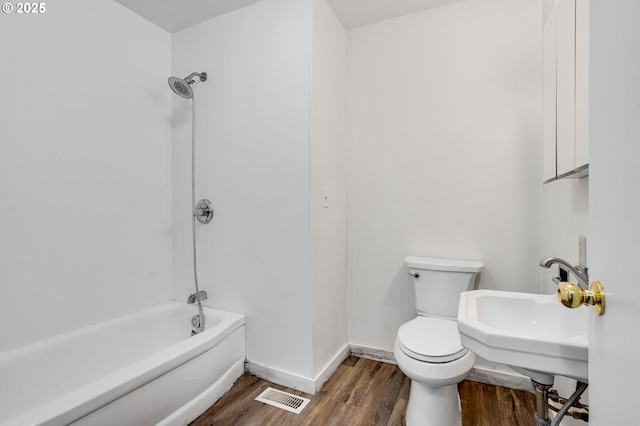 2210 Winter St SE, Salem, OR 97302 - full bath with wood finished floors and washtub / shower combination