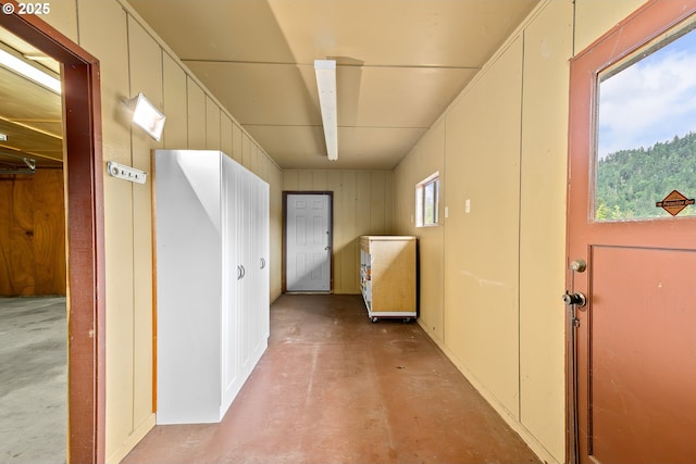 1223 Sable Dr, Roseburg, OR 97470 - hallway with concrete flooring