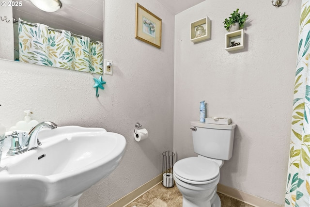 730 23rd St, Springfield, OR 97477 - full bath featuring a sink and a shower with curtain