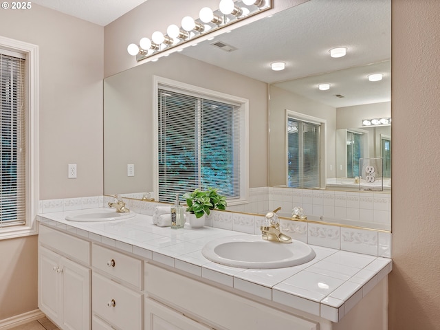 1354 Skye Pkwy, West Linn, OR 97068 - bathroom featuring double vanity