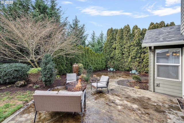 view of patio featuring an outdoor hangout area