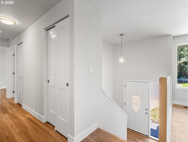 9995 SW Siuslaw Ln, Tualatin, OR 97062 - foyer featuring light wood-style flooring and baseboards