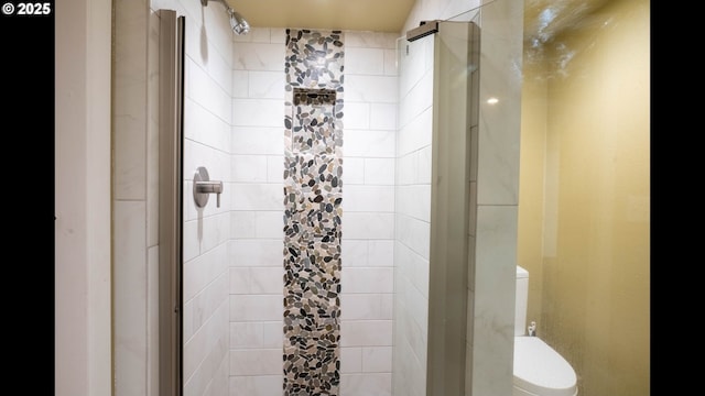 2280 NW 5th St, Gresham, OR 97030 - bathroom featuring a tile shower and toilet