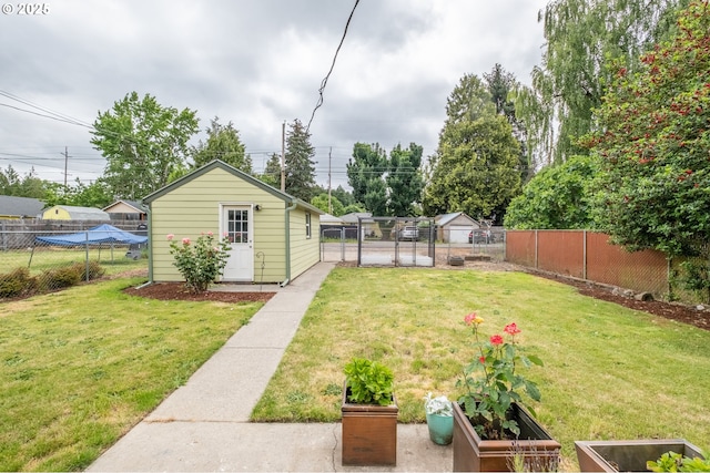 1180 16th St NE, Salem, OR 97301 - view of yard featuring a garden