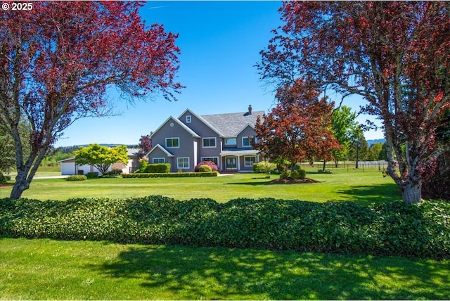 view of front facade featuring a front yard