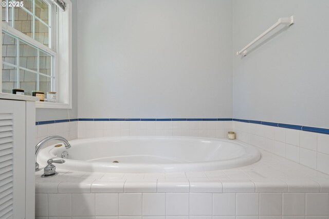 5239 Madrona St, Lake Oswego, OR 97035 - bathroom featuring a garden tub