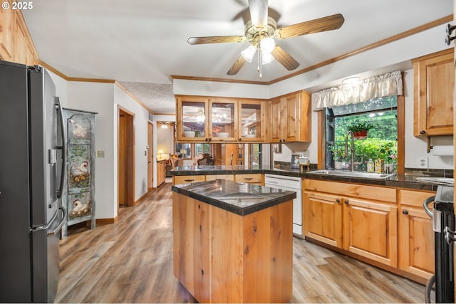 14000 NE 97th Ave, Vancouver, WA 98662 - kitchen with freestanding refrigerator, dishwasher, a sink, ornamental molding, and ceiling fan