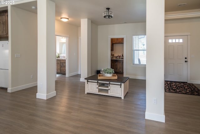 entryway featuring dark wood finished floors, visible vents, and baseboards