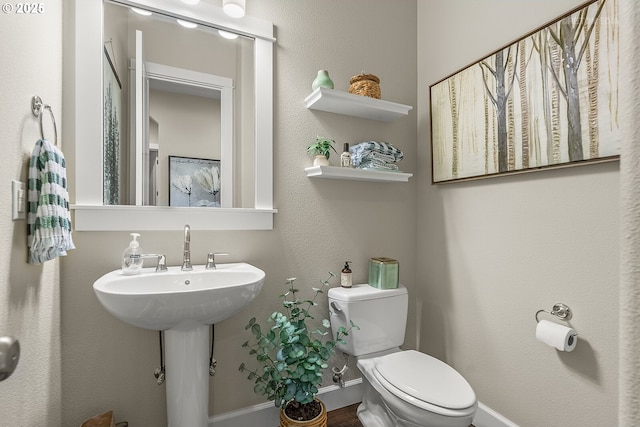 6435 SE Ketchum St, Milwaukie, OR 97267 - half bath featuring toilet and baseboards