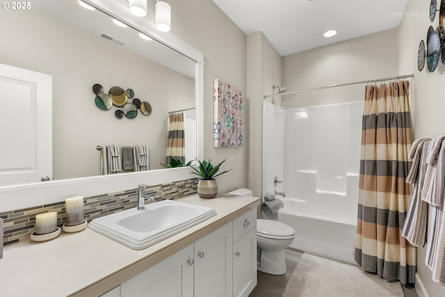 6435 SE Ketchum St, Milwaukie, OR 97267 - full bath with backsplash, vanity, toilet, and shower / bathtub combination with curtain