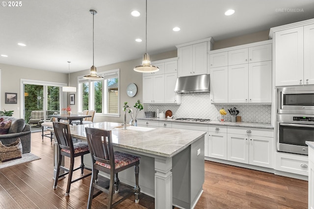 6435 SE Ketchum St, Milwaukie, OR 97267 - kitchen with stainless steel appliances, under cabinet range hood, a sink, recessed lighting, and backsplash