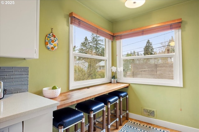 dining space with visible vents and baseboards