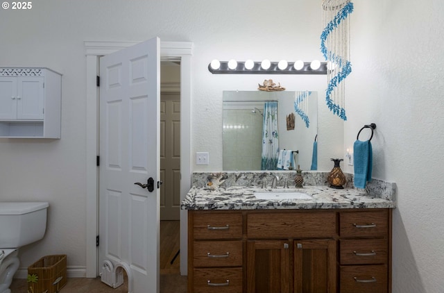 6783 Rogue River Dr, Shady Cove, OR 97539 - full bath with vanity and a shower with shower curtain