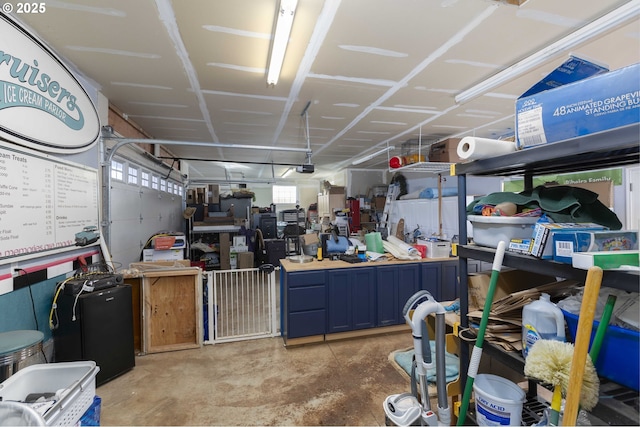 6783 Rogue River Dr, Shady Cove, OR 97539 - garage featuring a garage door opener