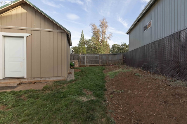 6783 Rogue River Dr, Shady Cove, OR 97539 - view of yard featuring a storage shed