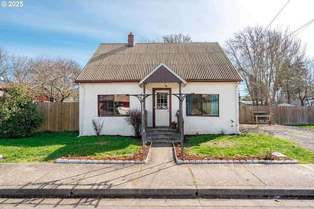 view of front of house with a front yard