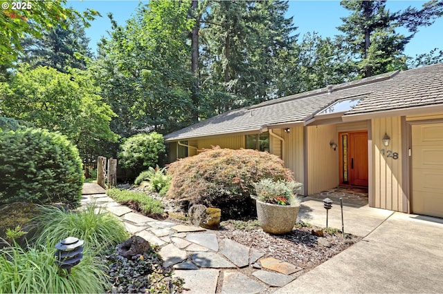 128 Del Prado St, Lake Oswego, OR 97035 - view of side of home