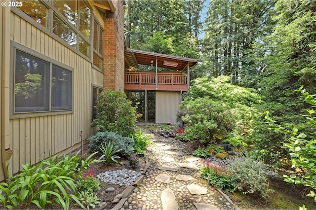 128 Del Prado St, Lake Oswego, OR 97035 - view of yard featuring a balcony