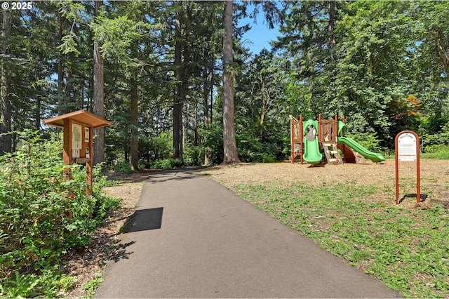 128 Del Prado St, Lake Oswego, OR 97035 - view of yard