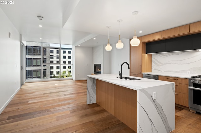 590 Waterfront Way Unit 500, Vancouver, WA 98660 - kitchen featuring a sink, stainless steel range, modern cabinets, light wood-style floors, and recessed lighting