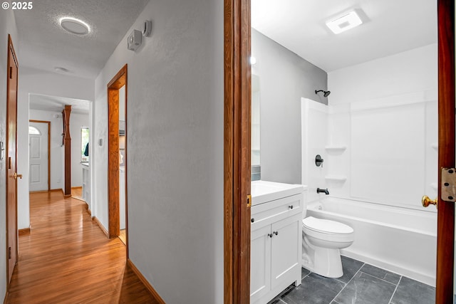 904 SE 223rd Ave, Gresham, OR 97030 - full bathroom featuring washtub / shower combination and vanity