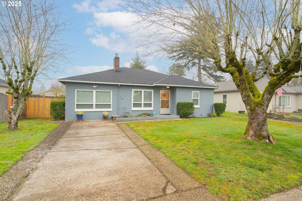 view of front of house with a front yard