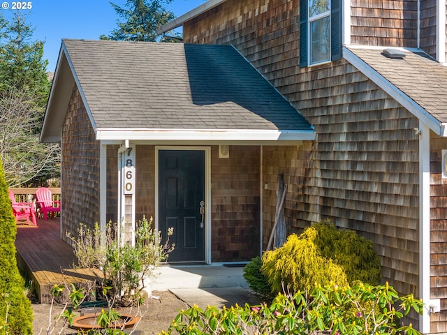 entrance to property with a shingled roof