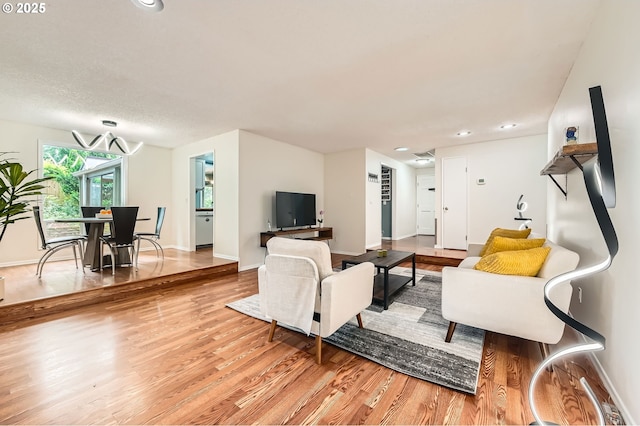 6650 SW Dale Ave, Beaverton, OR 97008 - living area featuring light wood-type flooring, baseboards, and recessed lighting