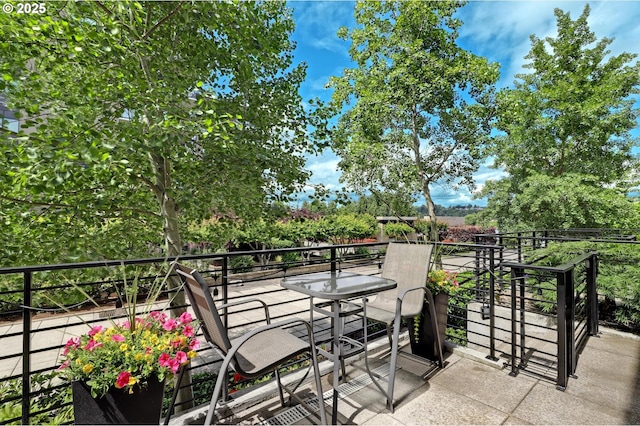 1746 NW Riverscape St, Portland, OR 97209 - view of patio featuring a balcony