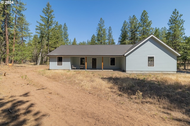 ranch-style house featuring covered porch