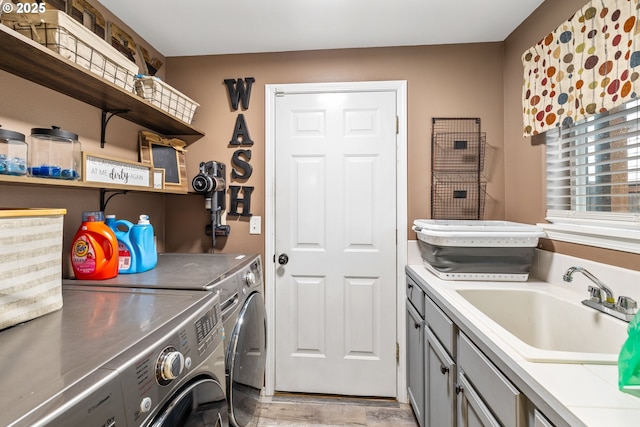 816 SW Chablis Ct, Dundee, OR 97115 - laundry area featuring washer and clothes dryer, cabinet space, and light wood-style flooring