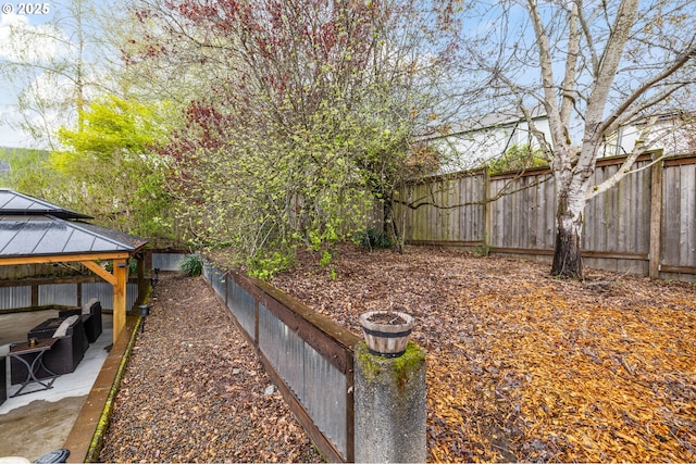 816 SW Chablis Ct, Dundee, OR 97115 - fenced backyard featuring a gazebo