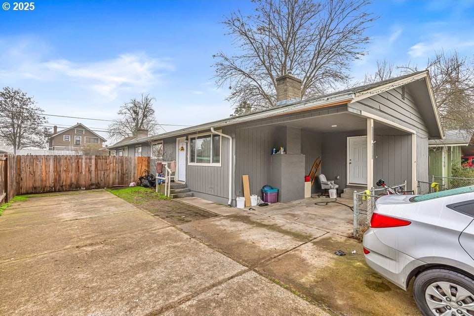 view of front of house with a carport