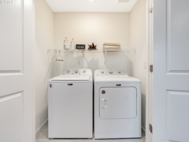 washroom featuring washing machine and clothes dryer