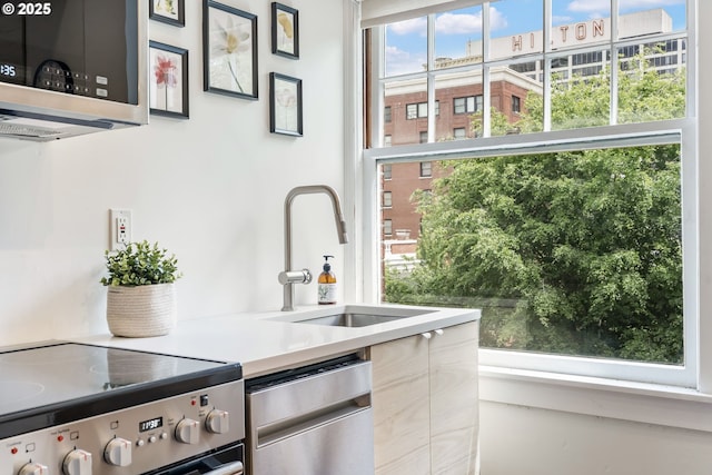 1005 SW Park Ave Unit 607, Portland, OR 97205 - kitchen with stainless steel appliances, a sink, modern cabinets, and light countertops