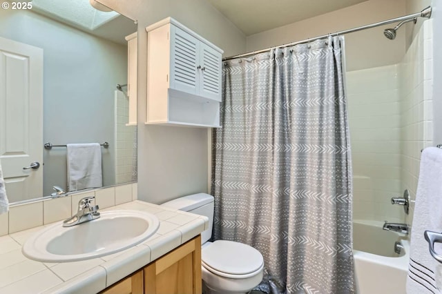 768 NE 70th Ave, Hillsboro, OR 97124 - full bath featuring vanity, toilet, and shower / bath combo