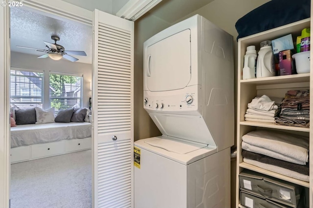 768 NE 70th Ave, Hillsboro, OR 97124 - washroom featuring stacked washer / dryer, ceiling fan, and carpet floors