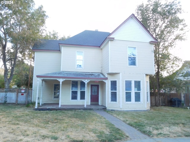 view of front of home featuring a porch and a front lawn